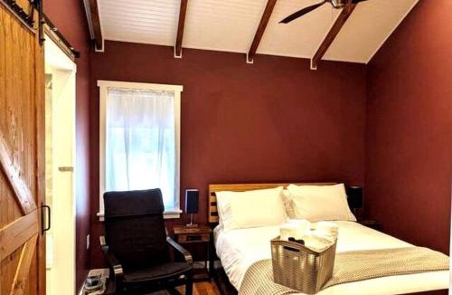 Downtown Buffalo House | Walkable Elmwood Cottage, No Chores 4Bath 4BR 4Car
