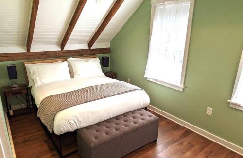 Downtown Buffalo House | Walkable Elmwood Cottage, No Chores 2Bath 2BR 2Car