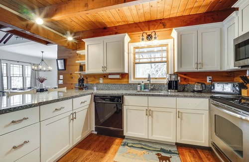 Wardsboro House | Wardsboro Family Home: 7 Mi to Mount Snow!