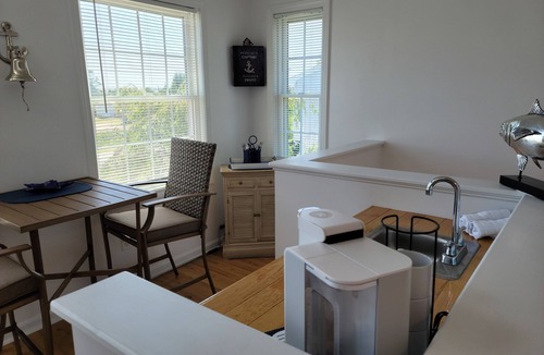 Snug Harbor House | Water View " THE PIPERS NEST " - minutes to the beach, located in Snug harbour !