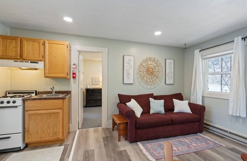 Holderness House | Waterfront 2 bedroom on Squam (Suite 12)