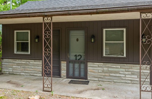 Holderness House | Waterfront 2 bedroom on Squam (Suite 12)