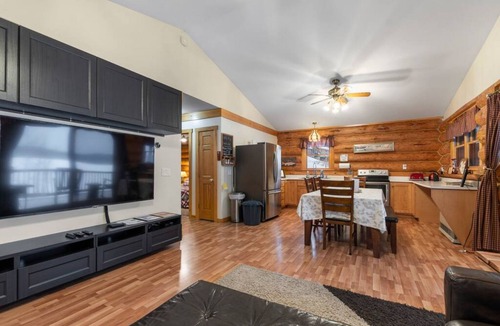 Pittsburg Apartment | Waterfront 3BR Hunting Ice Fishing Foliage Moose