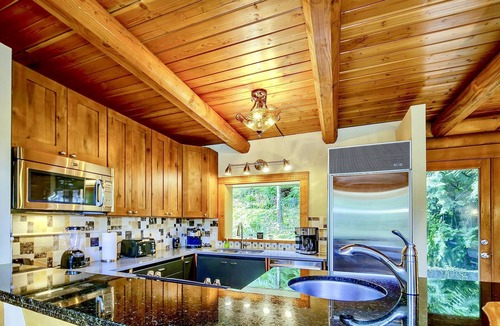 Riverbend House | ❤Waterfront Acre | 180° Views | Custom Log Home | By Vacationloghome