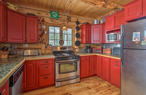 Center Conway House | Waterfront Conway Vacation Rental w/Deck!