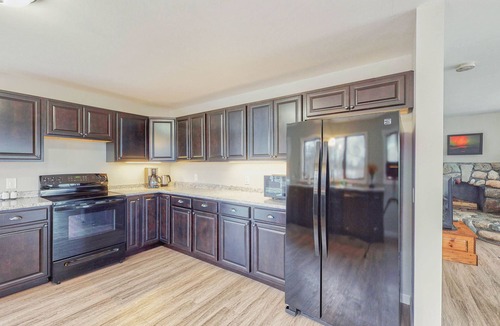 Manset House | Waterfront cottage with large deck- amazing harbor views w/studio add on option