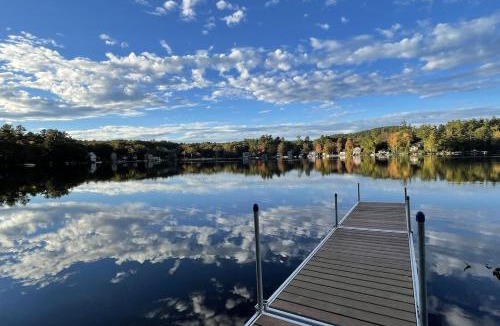 Mount Sunapee House | Waterfront Cottage and Ski Getaway!