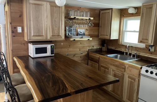 Derby Cottage | Waterfront Cottage Lake Salem.