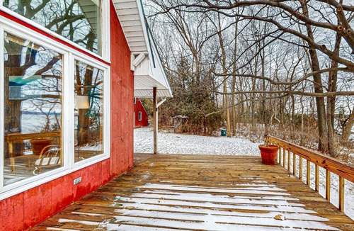 South Hero Cottage | Waterfront cottage with amazing views, fireplace, deck, & boat moorage