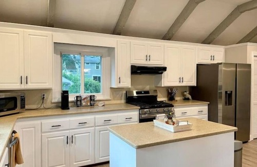 Wrentham House | Waterfront Lake house near Gillette Stadium and central to Boston and Providence