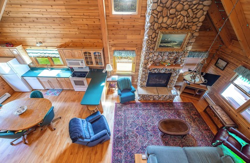 Harpswell House | Waterfront log cabin nestled in the woods providing unparalleled privacy