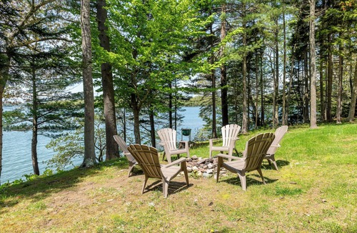 Harpswell House | Waterfront log cabin nestled in the woods providing unparalleled privacy