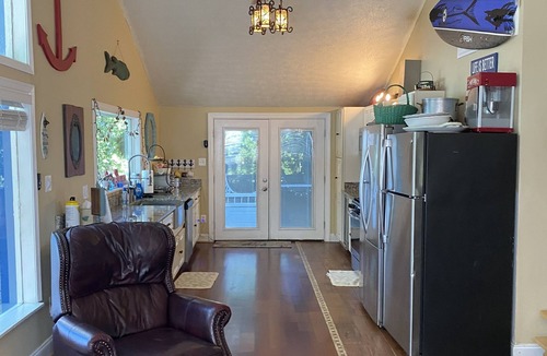 Livingston House | Waterfront Lower Level Private Entrance