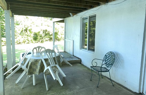 Livingston House | Waterfront Lower Level Private Entrance