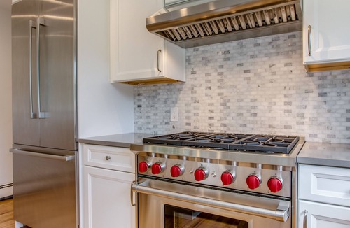 Southold House | Waterfront, private beach, ready for adventure, light & bright!