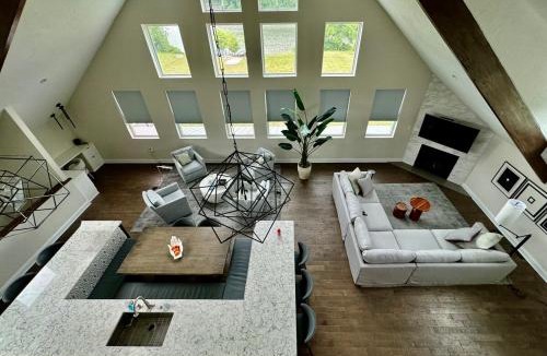 Roscoe House | Waterfront Resort Escape