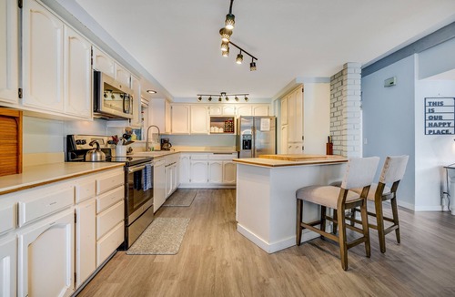 Dunes City House | Waterfront retreat with lake views & private hot tub