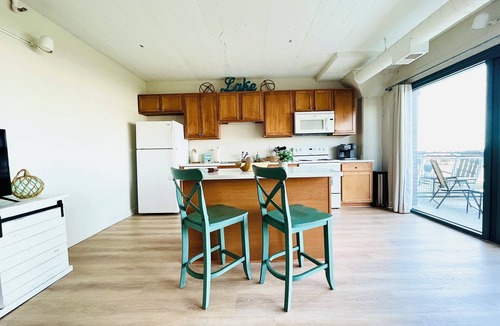 Sandusky Condo | Waterfront W/Patio Stunning Views of Cedar Point!