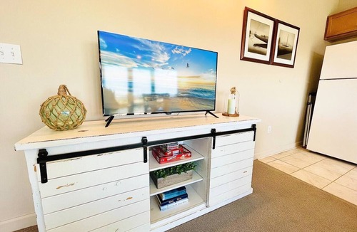 Sandusky Condo | Waterfront W/Patio Stunning Views of Cedar Point!