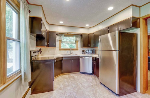 Watkins Glen Cottage | Watkins Glen Home w/Hot Tub ~ 3 Mi to Raceway!