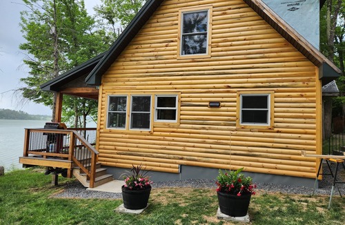Albion House | Weekly discounts avail. Get away at this New house on Lovejoy Pond in Albion