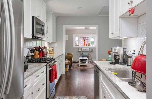 Parkville House | Welcome Hon near Baltimore /Pickleball, Fireplace