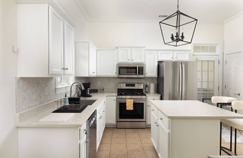 McCalla House | Welcome to Healing House, a charming 3-bedroom house with WiFi, AC, free parking