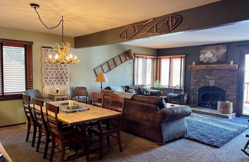 Mammoth Lakes Condo | Welcoming 2-bedroom 2 bath Mammoth Lakes Condo with Amazing Mountain Views