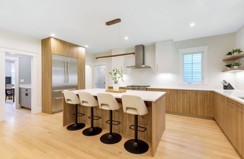 Andover House | Welcoming 2025 built: 4-bedroom 3.5-bath modern farm house @ charming Andover