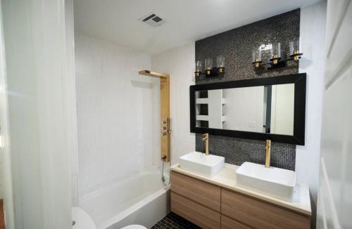 West New York House | Wellness Sanctuary min to NYC Sleeps 9 w Garage