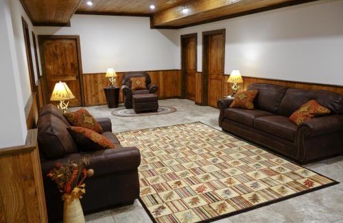 Luray Villa | Westcott House- Privacy, amenities and space all in one beautiful package!