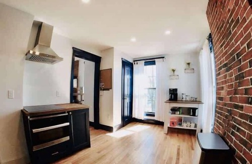 West End Apartment | WestEnd Large Penthouse walk to Old Port w/Parking