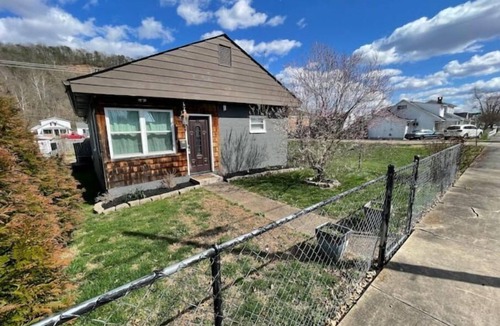 Nitro House | What a cute 2 bed room 1 bath home