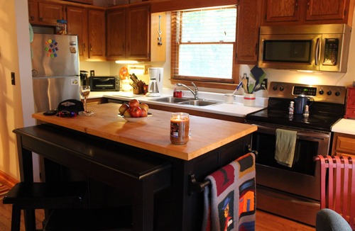 Damascus House | Whimsy on the Wood, Pet friendly, walking distance to VA Creeper and the A.T.
