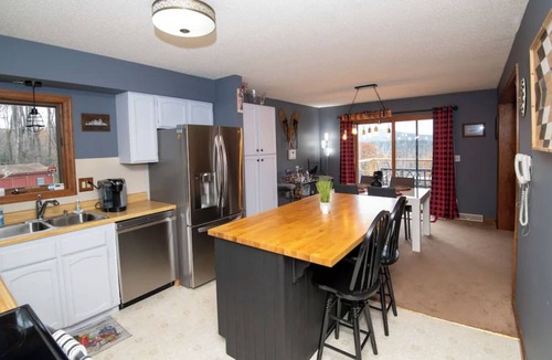 Chester House | WhiSki Cabin - 12 Acres With a Mountain View!