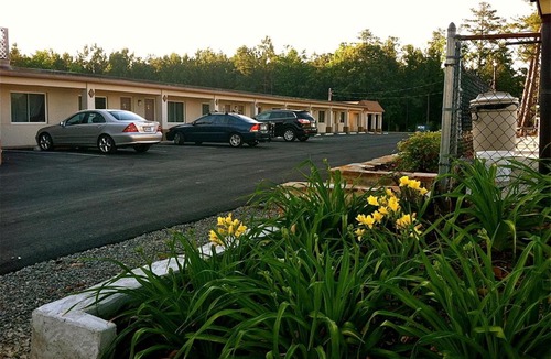 White Stone Hotel | Whispering Pines Motel