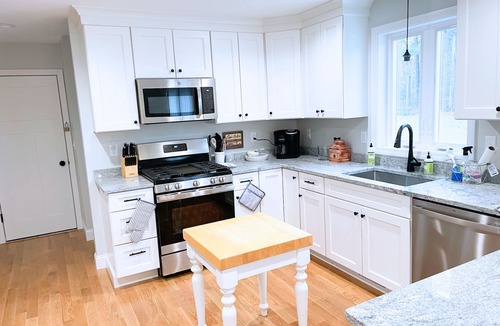 Kingston House | Whispering Pines | Spacious, Pet-Friendly NH Retreat