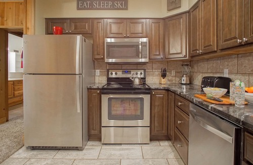 Snowshoe Condo | Whistlepunk # 28: 2 Bedrooms, 2 Full Baths: Slope Side. Wood Fireplace. Central Location.