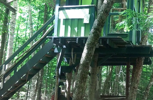Warren Cabin | White Mountain riverside Treehouse