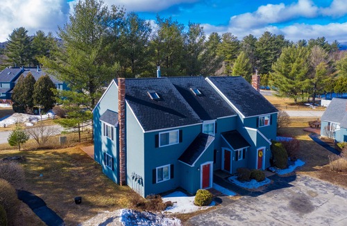 North Woodstock Condo | White Mountains townhome walk to Pemi River and downtown, 1 mile to Lincoln!