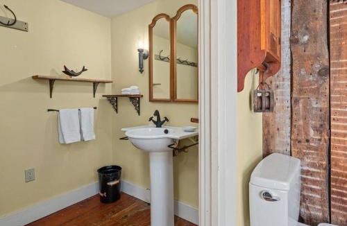 Addison Bed & Breakfast | Whitford House Cottage