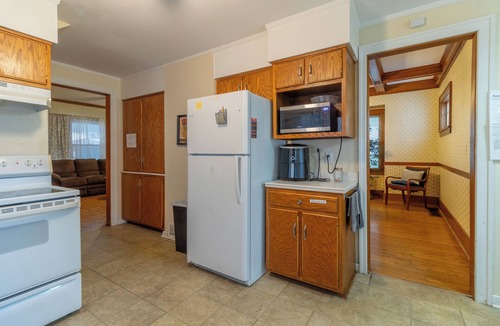 Rochester House | Whole House 5 min from Airport 5-Beds sleep 10