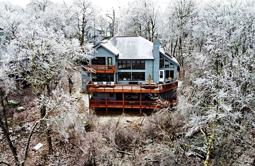 Lyndhurst House | WILDBRIAR LODGE 6BR/6BA MASTER SUITES HOT TUB GAME ROOM MOUNTAIN VIEWS