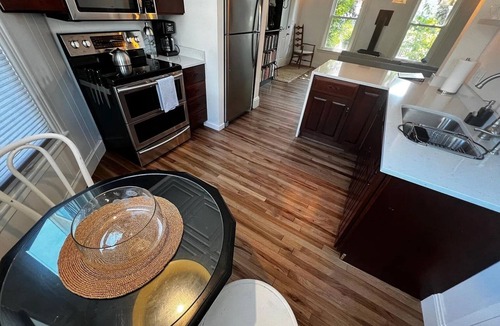 Willard Apartment | Willard Beach: Cozy Apartment with a King Size Bed