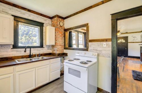 Rawl House | Williamson Cottage about 2 Mi to Town and Trails!