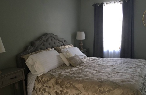 Williston North House | Williston Village INN- Suite r . for 4 people