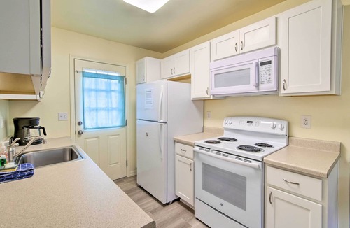 Winchester Bay Apartment | Winchester Bay Apt Near Dunes & State Parks!