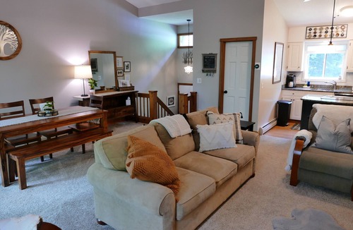 Quechee House | Windfall @ Quechee Club VT: Cozy Updated Condo A/C, Fireplace -Ski -Golf -Renew