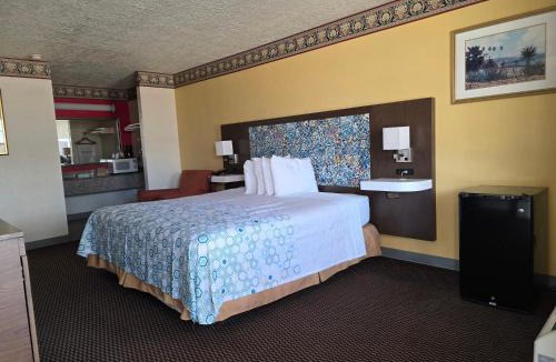 Winnie Hotel | Winnie Inn Suites & RV Park
