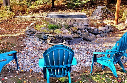 Mendon House | Winter Lore – 4BR Mountain Getaway w/Hot Tub, Game Room & Pet-Friendly Vibes!